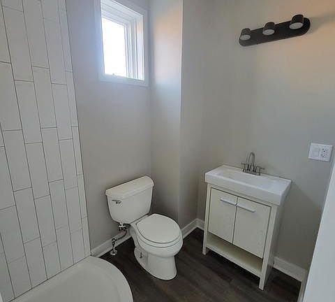 5th image of 1820 W Belle Plaine Ave #2F