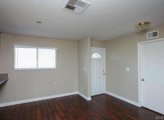 4th image of 929 N Placer Ave