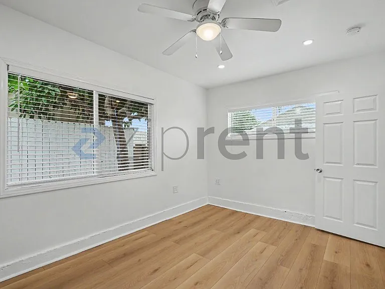 2039 Warren St — Photo 14