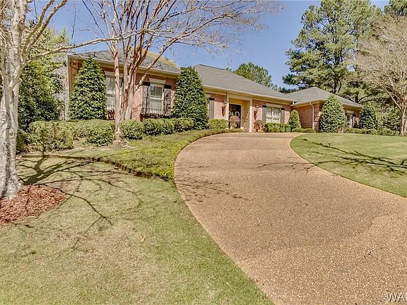 2nd image of 3020 Perry Cir NE