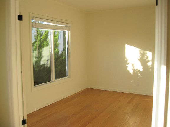 5th image of 782 33rd Ave