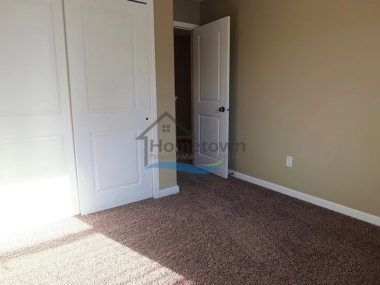 908 E Davis Ave — Photo 21