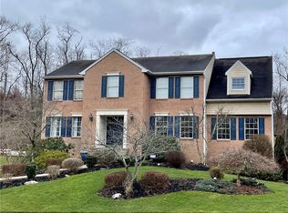 1013 Whispering Woods Dr, Coraopolis, PA 15108