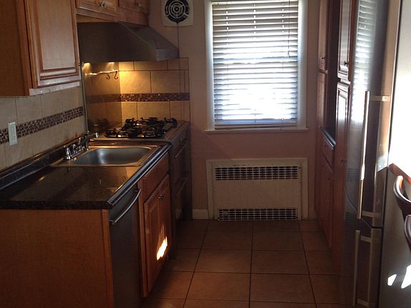 5th image of 363 Copeland Ave #2