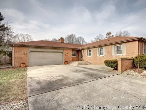 2111 Lynwood Dr photo 1