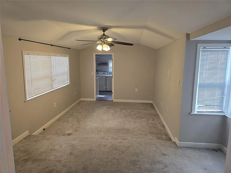 1001 W Beacon Ave — Photo 6