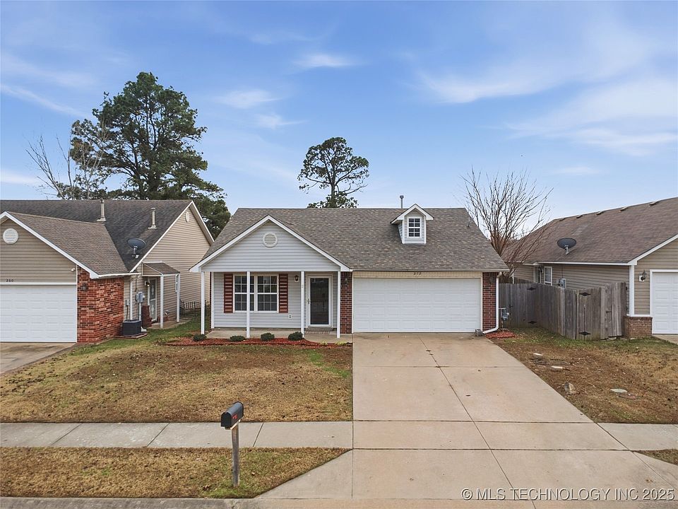 1st image of 272 Fairlane Pl