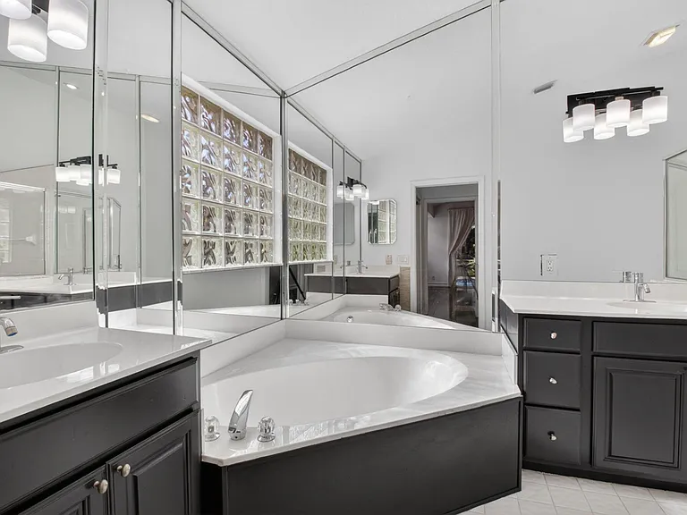 7558 Ironbridge Cir — Photo 3