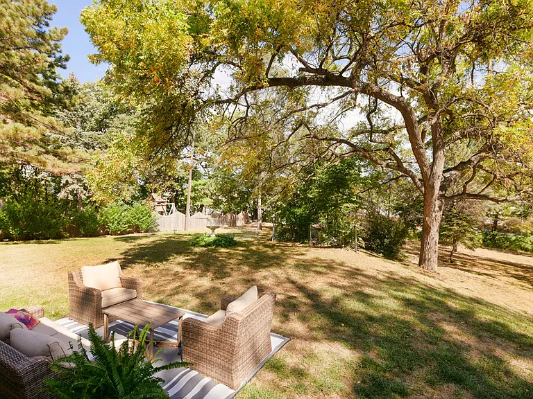 10526 Forrest Dr — Photo 34