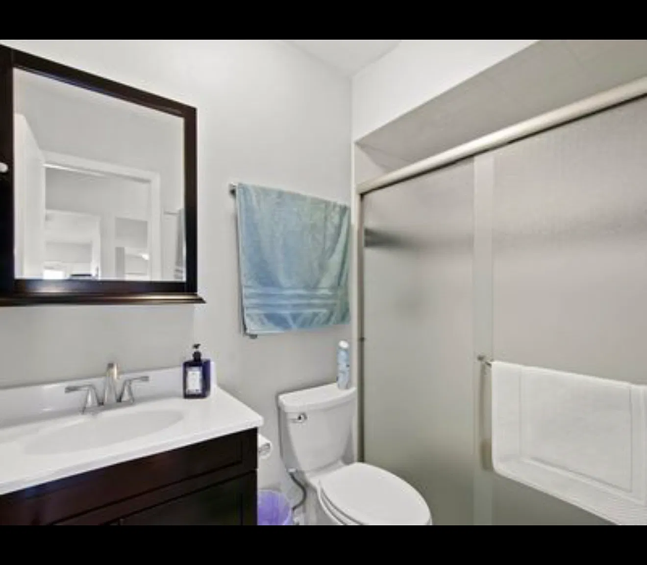 3 bed, 1.5 bath, 1700 sqft, $2,400 — Photo 2