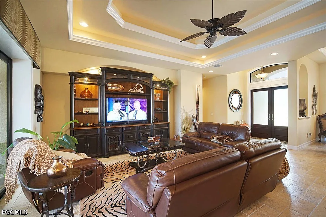4 bed, 3.0 bath, 2672 sqft, $7,705 — Photo 4