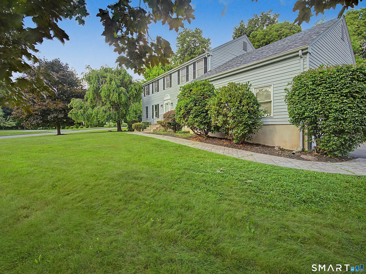 4 bed, 2.5 bath, 2718 sqft, $2,800 — Photo 3