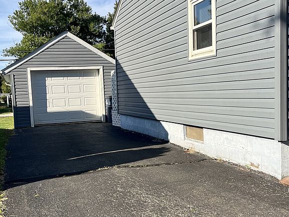 4th image of 552 Elmwood Dr