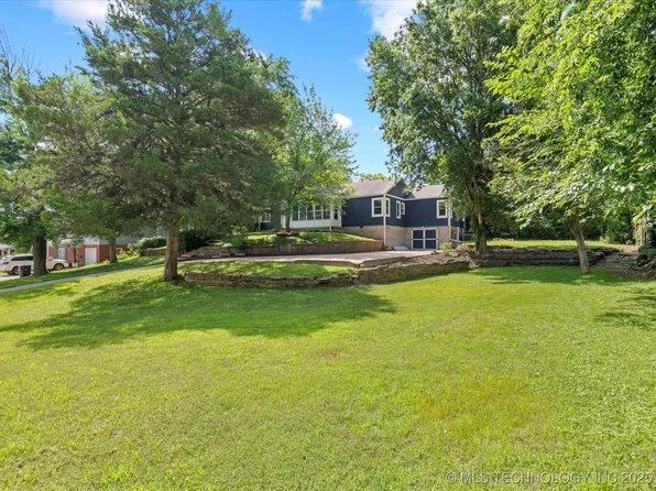 215 E 18th St, Bartlesville, OK 74003