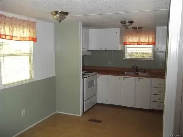 6325 W Moss Ln, Crystal River, FL 34429