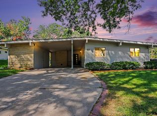 821 Mulder Dr, Lincoln, NE 68510