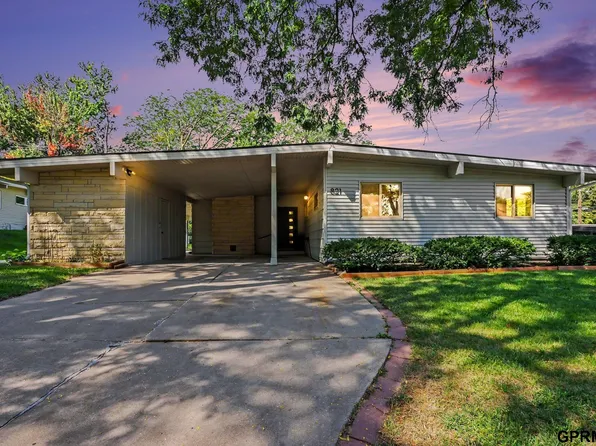 821 Mulder Dr, Lincoln, NE 68510