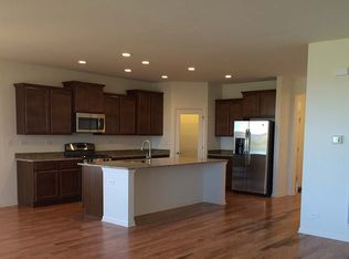 910 Prescott Ln, Pingree Grove, IL 60140