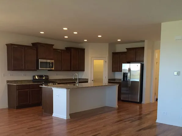 910 Prescott Ln, Pingree Grove, IL 60140