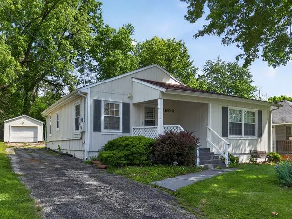 2604 Robinson St, Kansas City, MO 64117