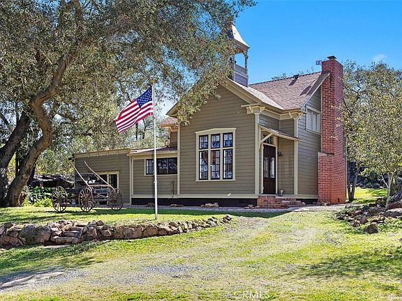 2nd image of 1239 Rainbow Valley Blvd