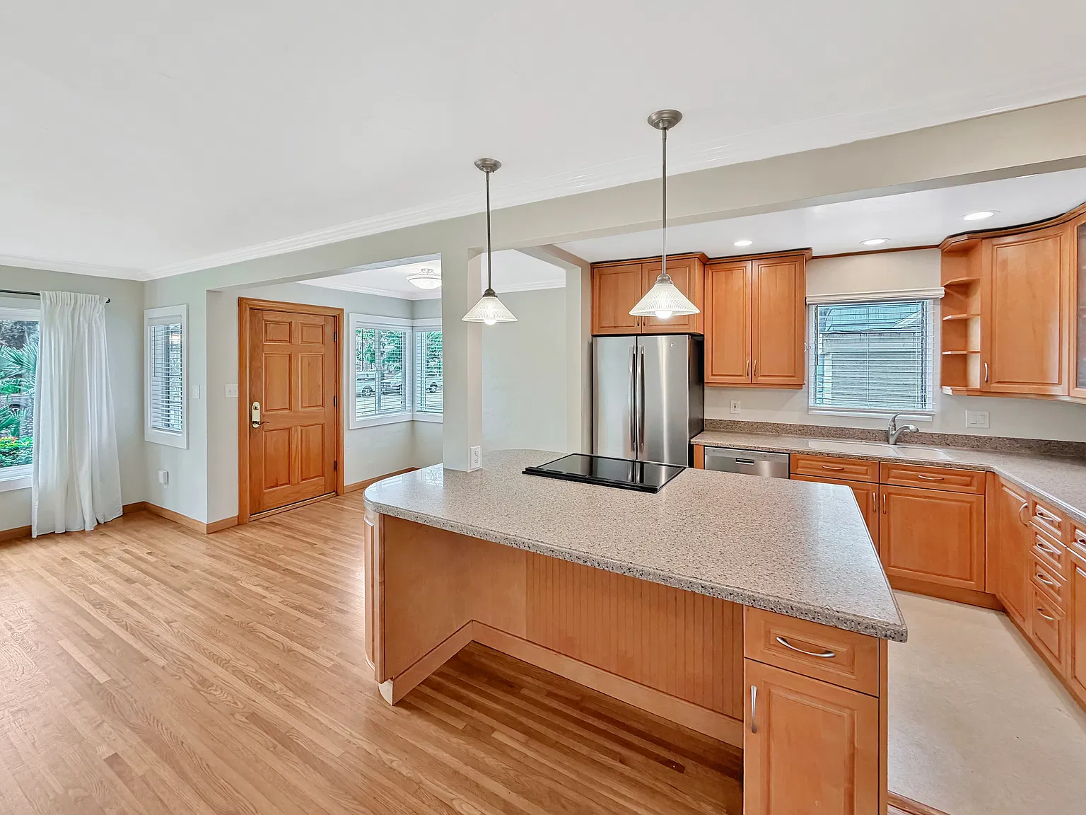 3 bed, 1796 sqft, $5,500 — Photo 3