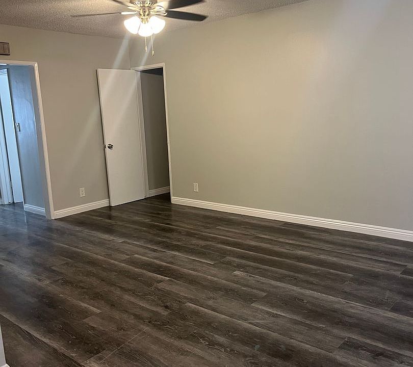 1st image of 124 E Avenue Q #2
