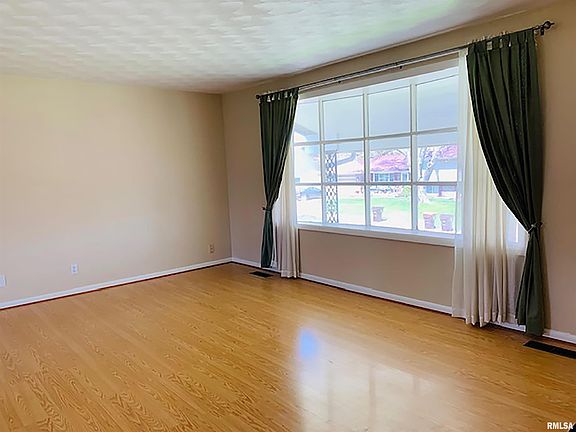 4th image of 1508 W Lincolnwood Pl