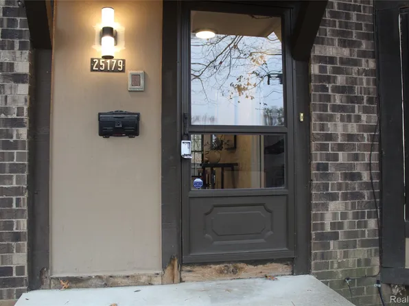 25179 Greenbrooke Dr, Southfield, MI 48033