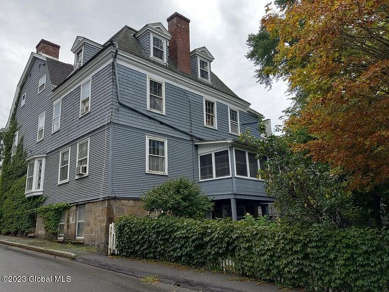 2nd image of 13-15 Front Street Street