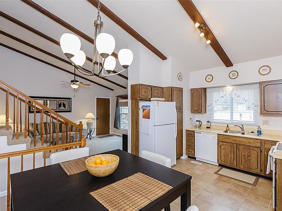 Nicely vaulted for a more spacious, open feeling!