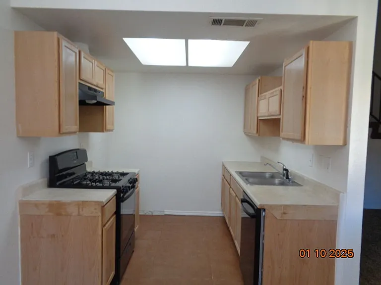 1630 Gardenia Ct — Photo 4