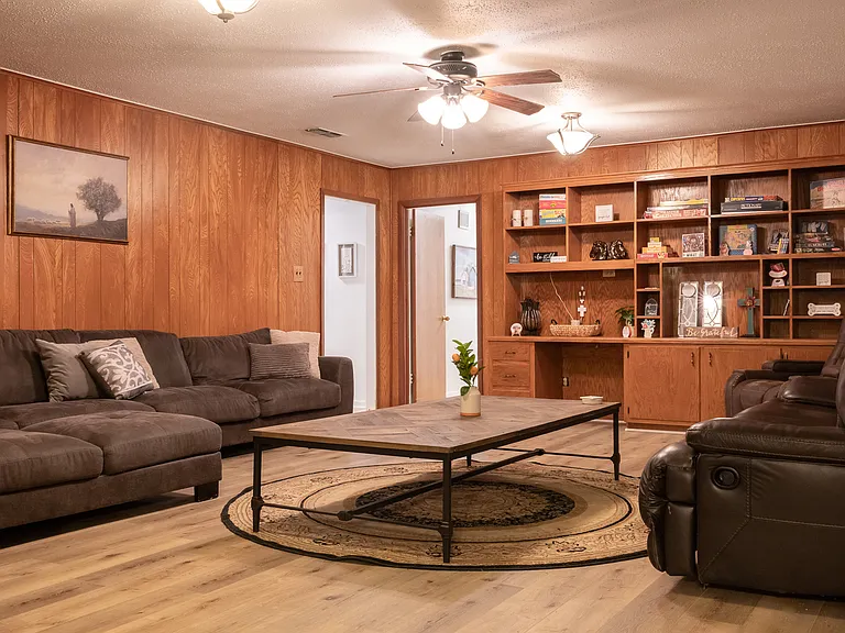 1715 Rodden Dr — Photo 11