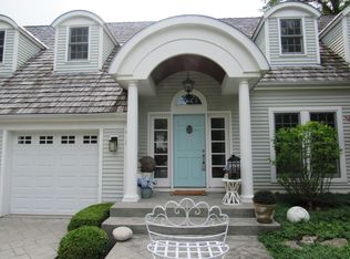 415 Wrightwood Ter, Libertyville, IL