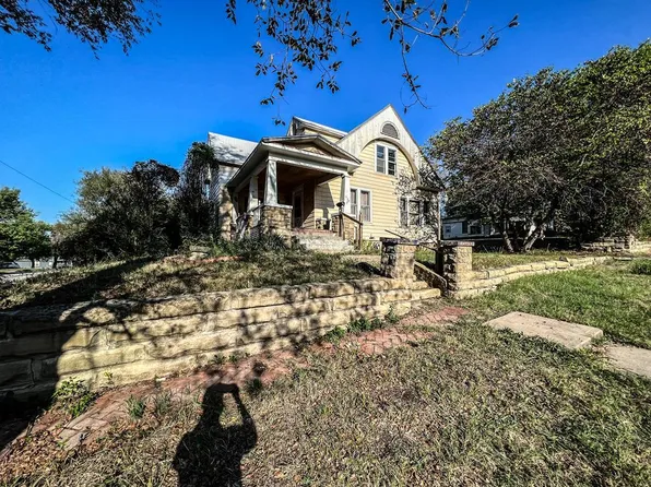 629 S 6th St, Independence, KS 67301