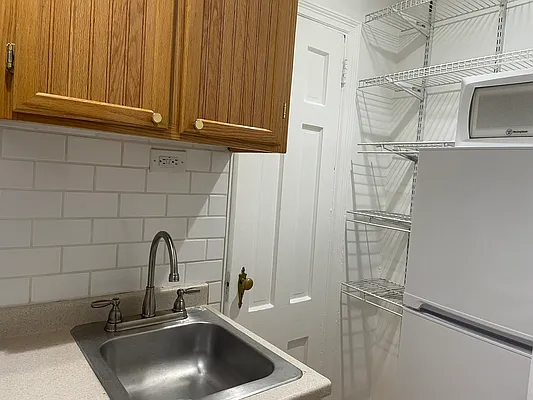 Rented by Meraki Realty LLC | media 32