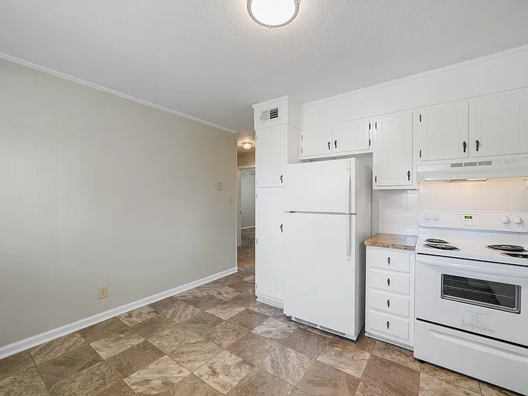 110 Hedgecock Ave #8 — Photo 3