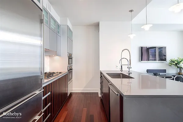 Sold by Sotheby's International Realty | media 13