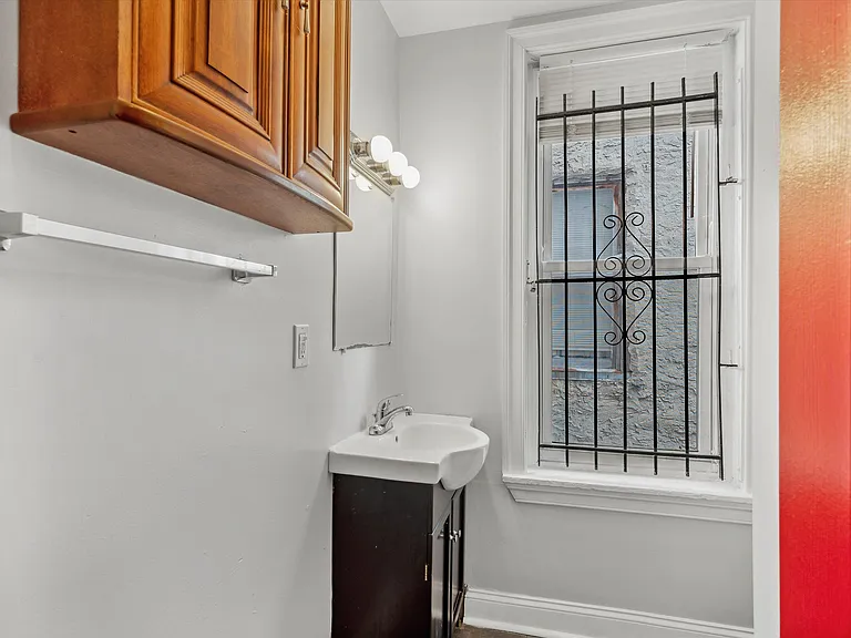 1730 Monument St — Photo 10