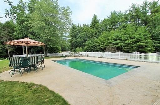 2nd image of 37 Yellowstone Dr