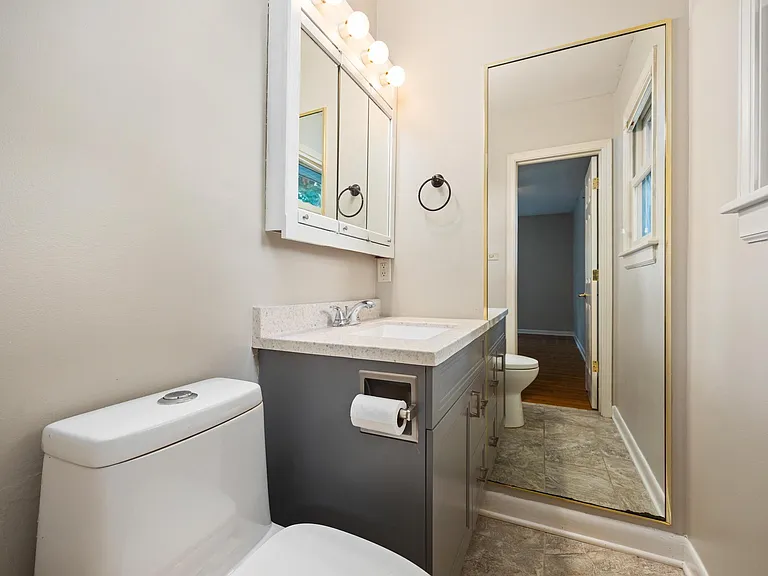 2526 W Huntington Dr — Photo 23