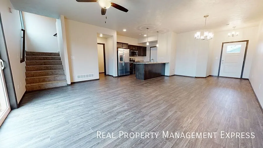 3 Bed, 2.5 Bath Townhome — Photo 3