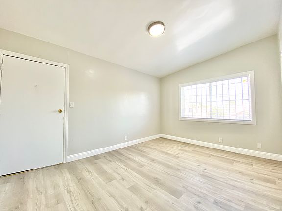 4th image of 703 W 79th St #5