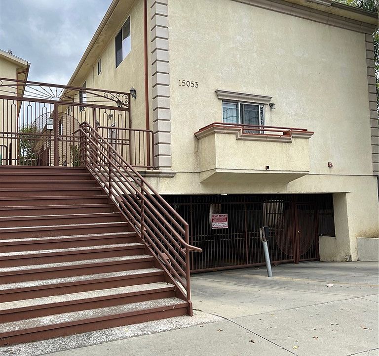 1st image of 15053 Victory Blvd Unit 3