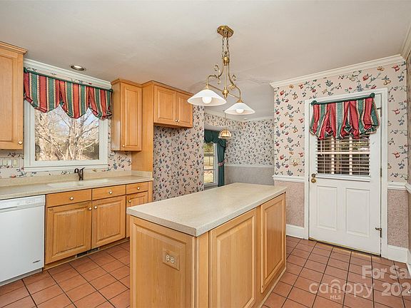 2nd image of 4331 Windwood Cir
