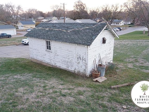 4th image of 821 Windom St