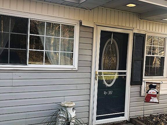 3rd image of 917 Erie St