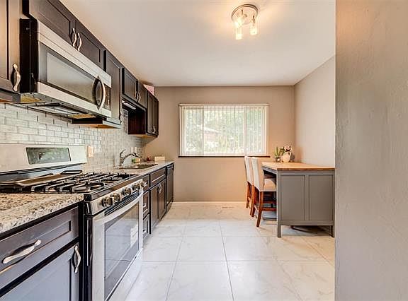 4th image of 9422 Laguna Dr