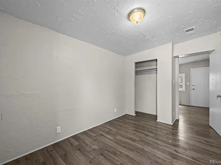 1545 Xanthia St — Photo 20