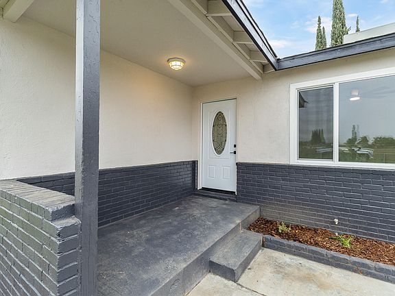4th image of 1676 W Putnam Avenue